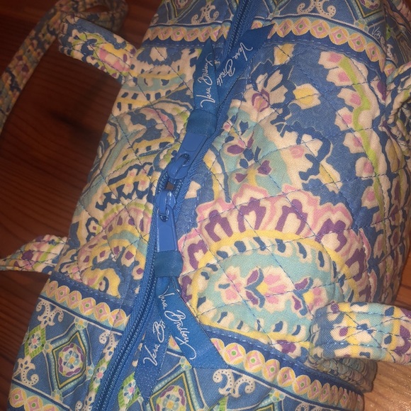 Vera Bradley purse. Colors green blue and white. Measures 10x5x4 - Picture 4 of 9